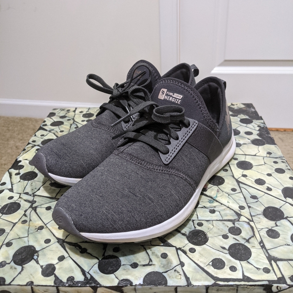New balance tennis shoes
